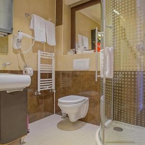 Habitación Básica con Cama Queen